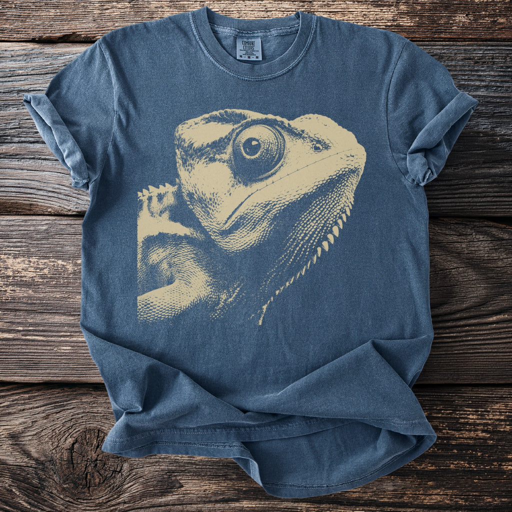 Blue t-shirt with a tan distressed print of a lizard's head.