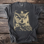Grey t-shirt with a vintage print of an owl wearing a graduation cap.
