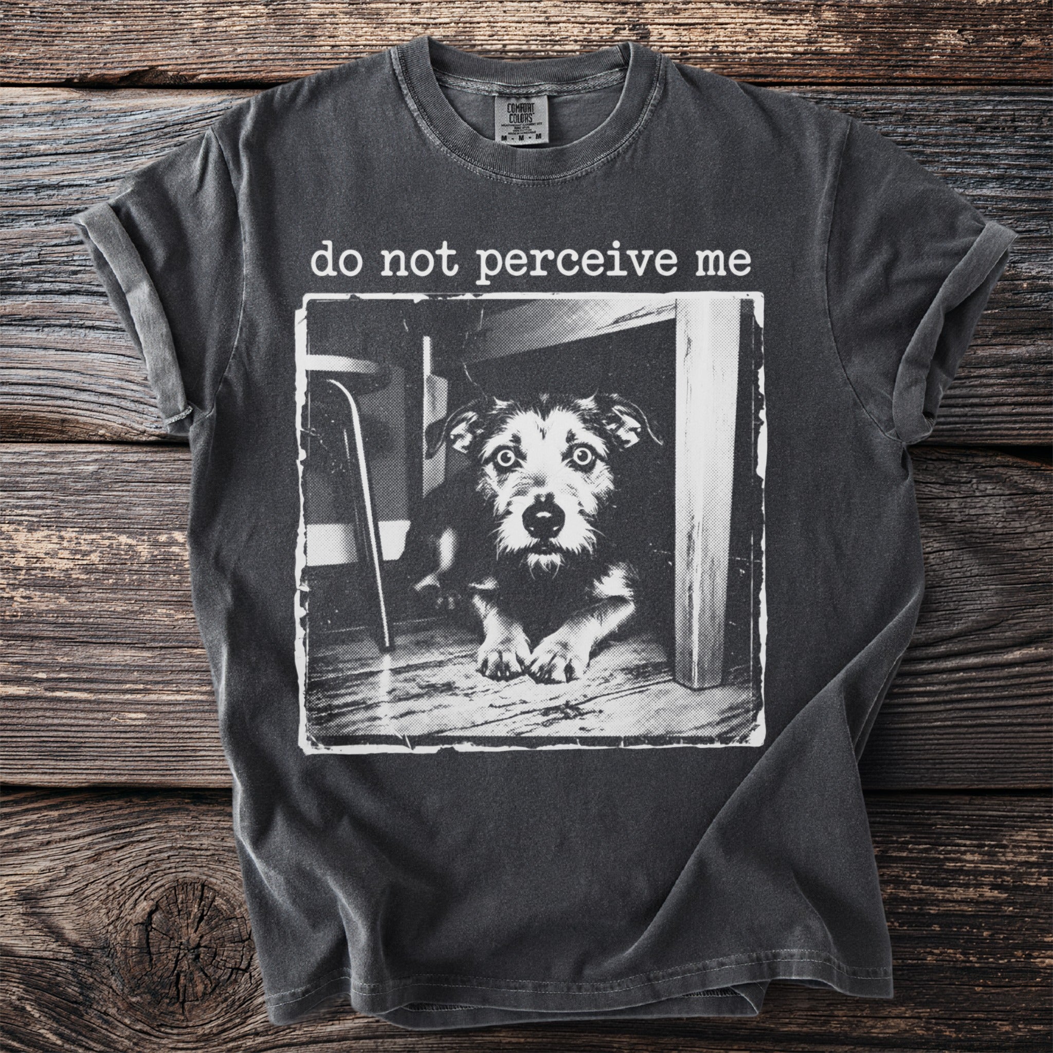 Dark grey t-shirt with a distressed print of a dog and text "do not perceive me".