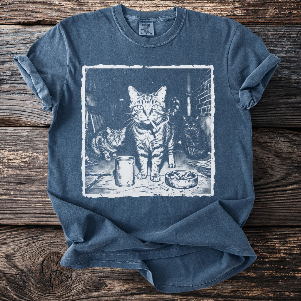 T-shirt graphic features three cats with a smoking cat in the center.